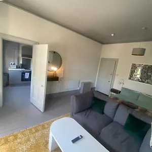 16 Big Comfy - Great Location - Free Onsite Parking - Comfy Bed Apartment